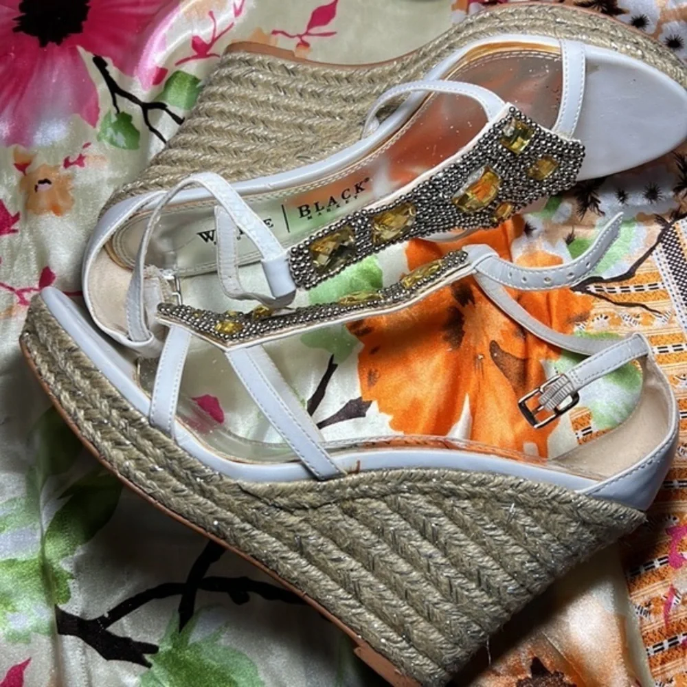 White House|BlackMarket white leather espadrille open toe blinged sandal 7.5‎